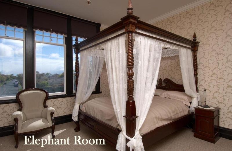 SAFARI LODGE