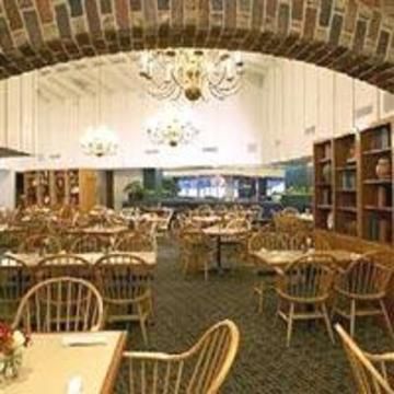 Green Oaks Hotel
