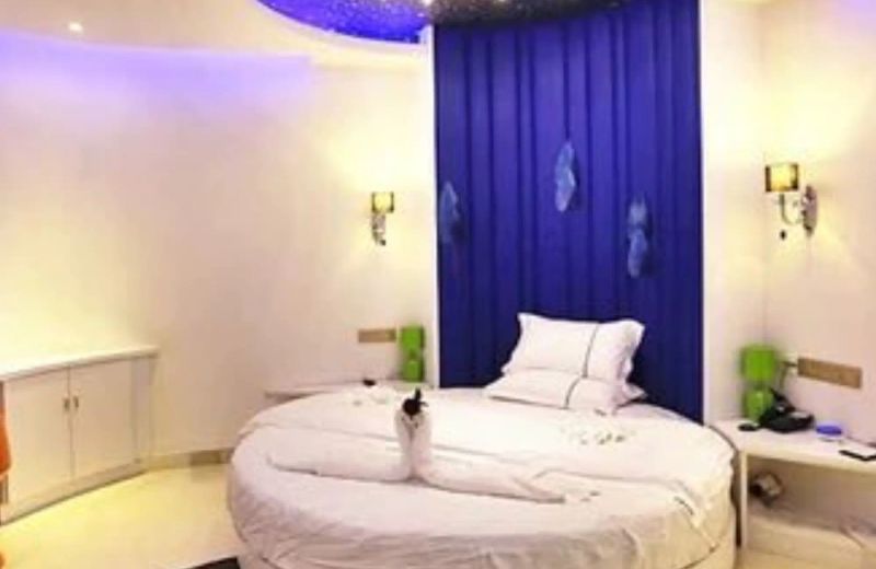 Chutian Lemon Tree Theme Hotel
