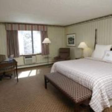 WYNDHAM MILWAUKEE AIRPORT AND CONVENTION