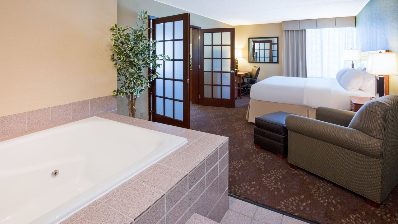 Holiday Inn Fairmont, an IHG Hotel