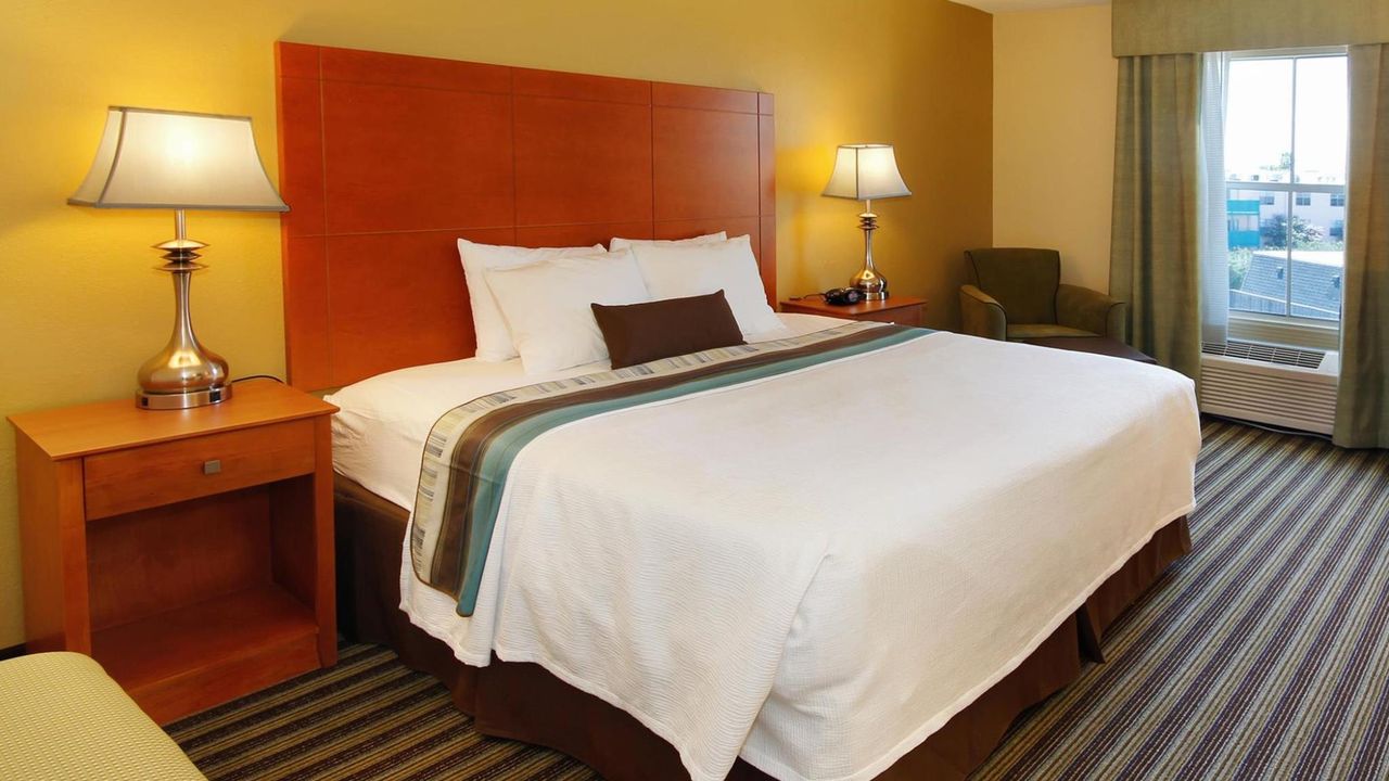 Best Western Plus Seawall Inn & Suites by the Beach