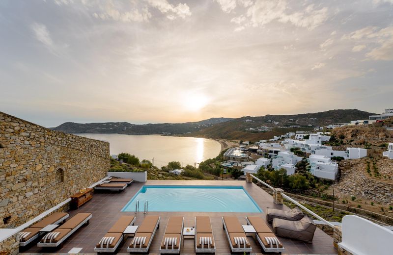 Cova Mykonos Suites