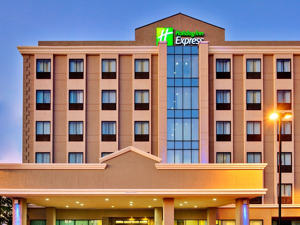 Holiday Inn Express Los Angeles LAX Airport, an IHG Hotel