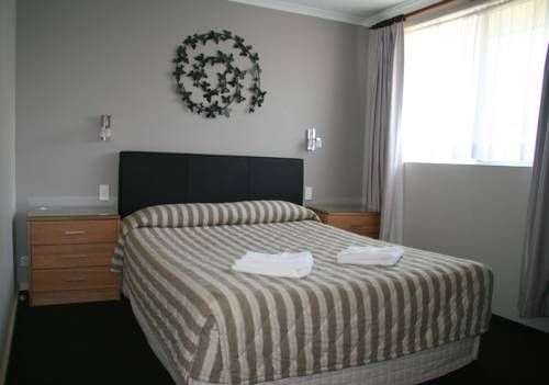 QUEENSGATE MOTEL