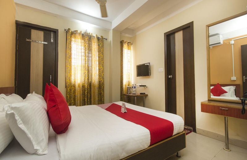 OYO 14200 Hotel Oasis