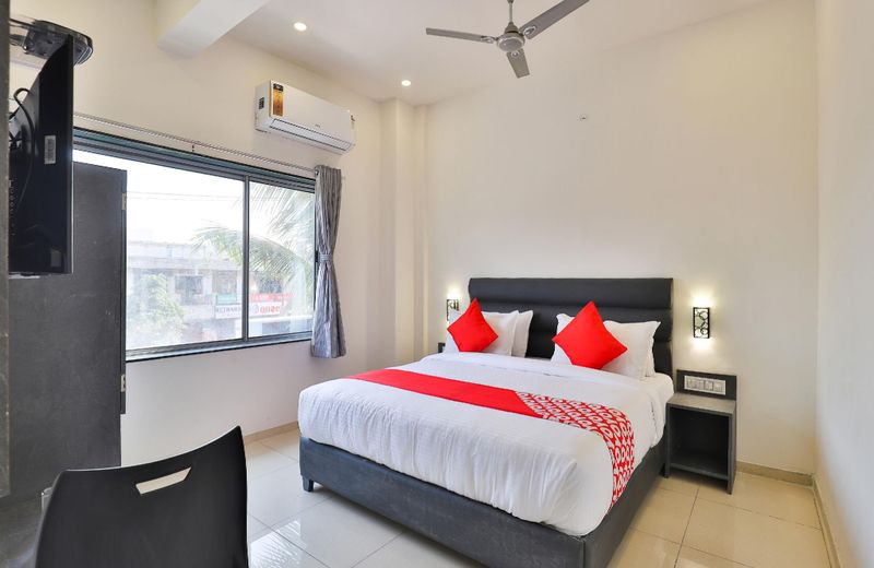 OYO 23669 Nova Hotel New Crossroad