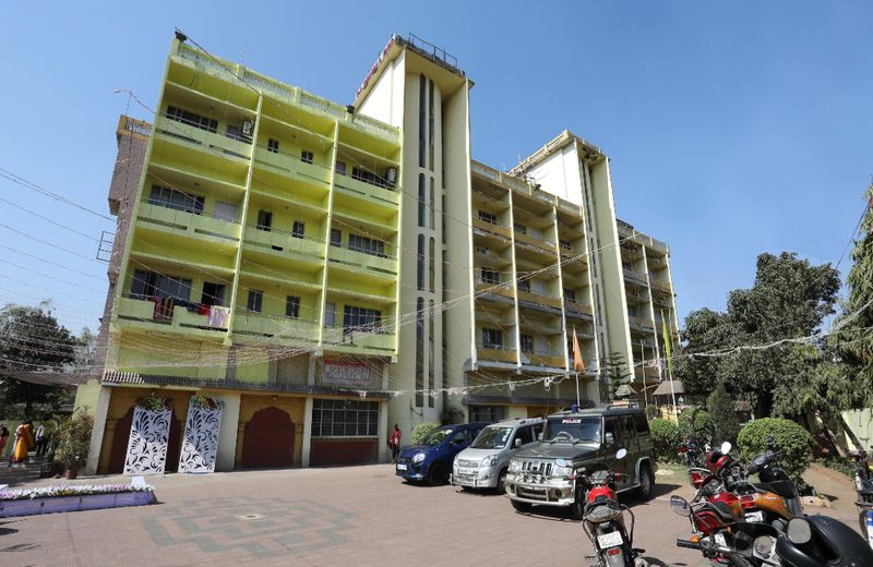 OYO 27783 Hotel Rajmahal Inn