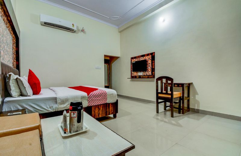 OYO 19951 Hotel Saif