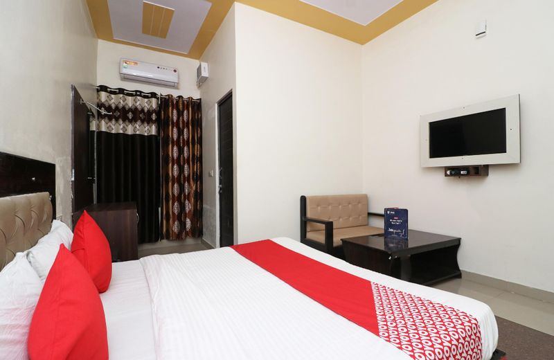 OYO 23490 River Resort