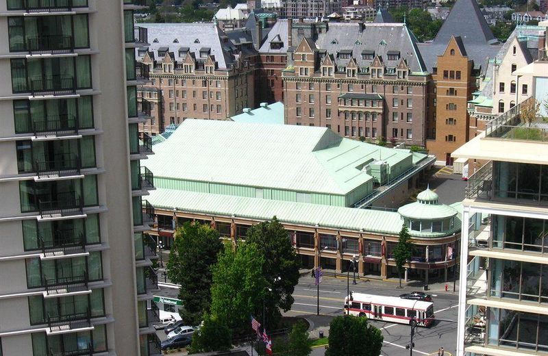Chateau Victoria Hotel & Suites