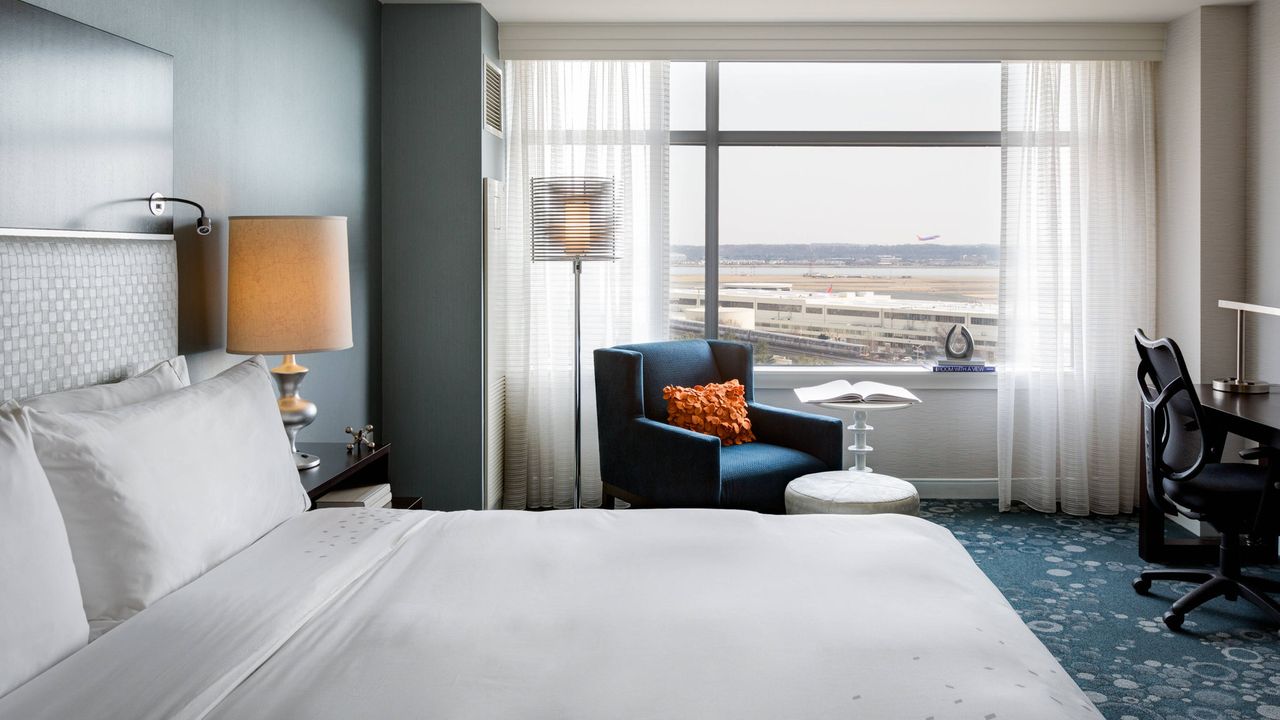 Renaissance Arlington Capital View Hotel