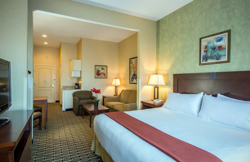 Holiday Inn Express Hotel & Suites Youngstown North-Warren/Niles, an IHG Hotel