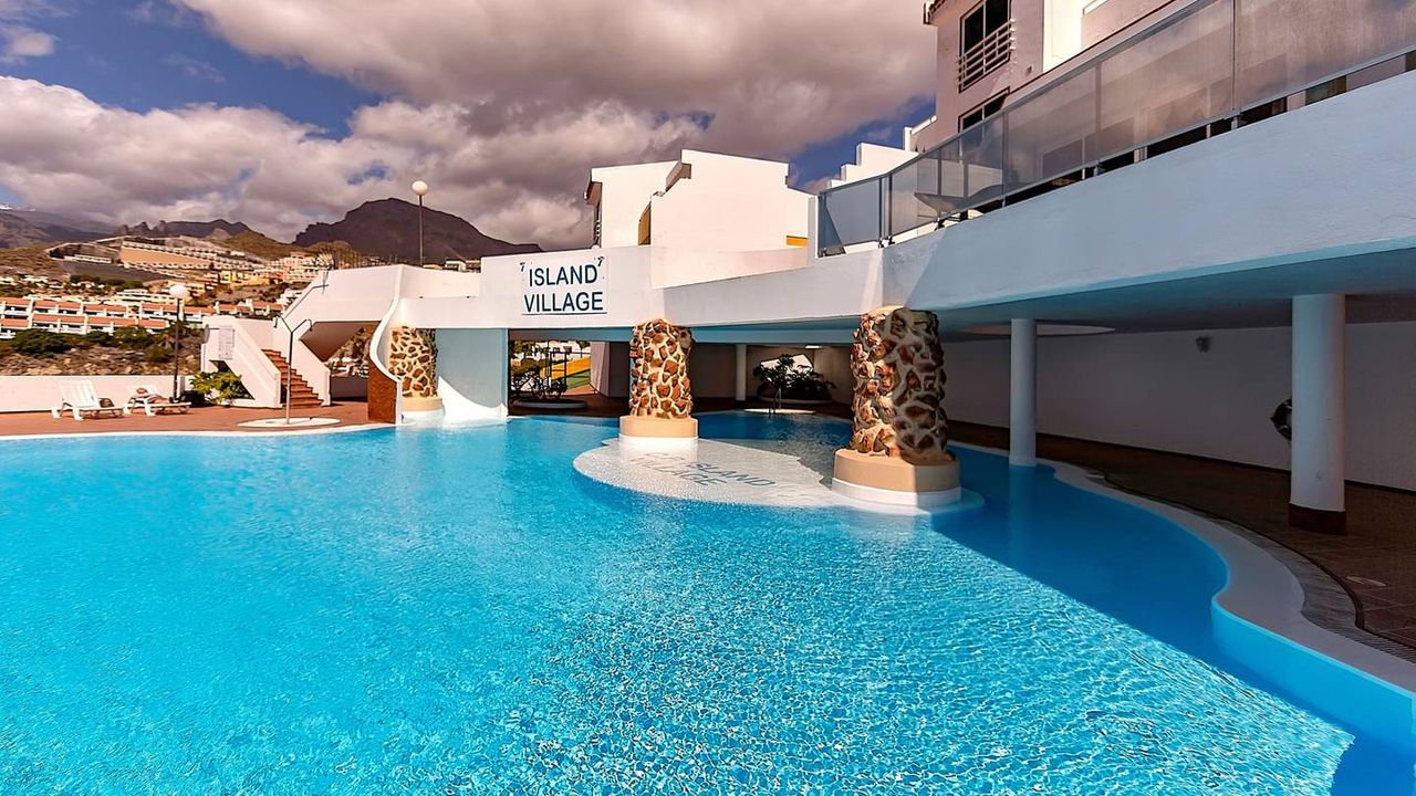 Apartment Island Village Heights