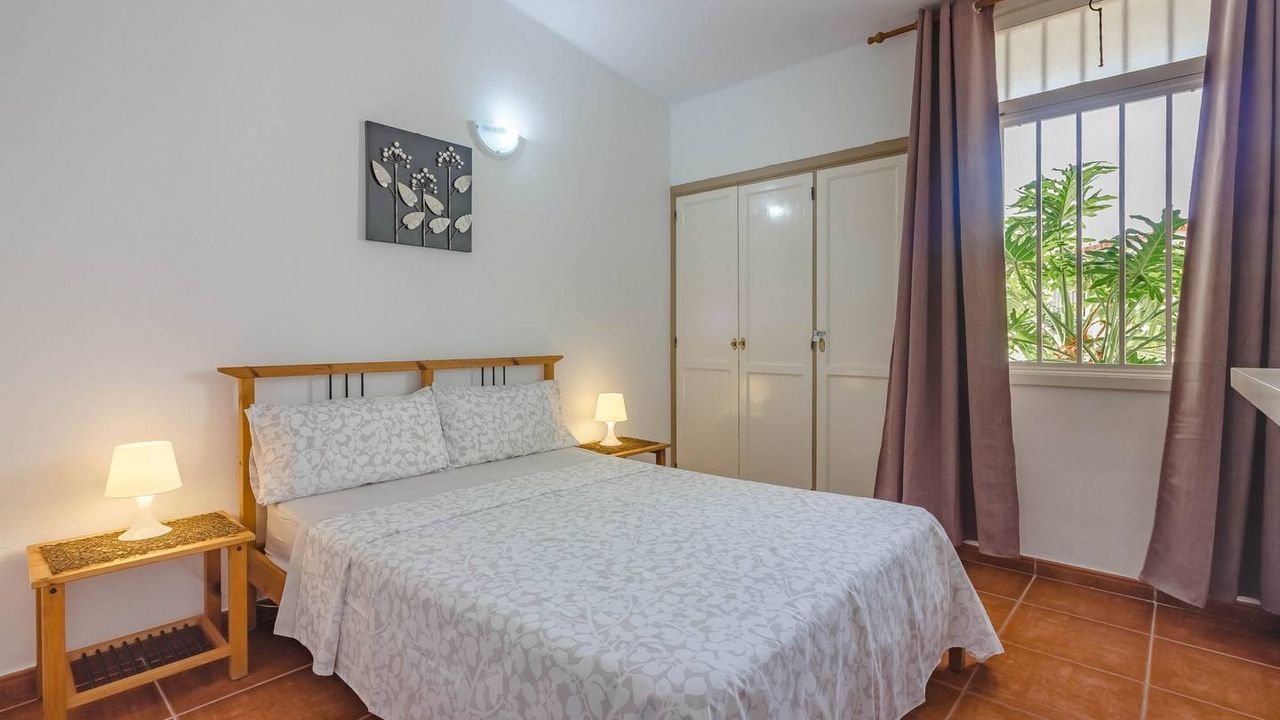 Ocean View Top floor Spacious One Bedroom WI-FI Pool