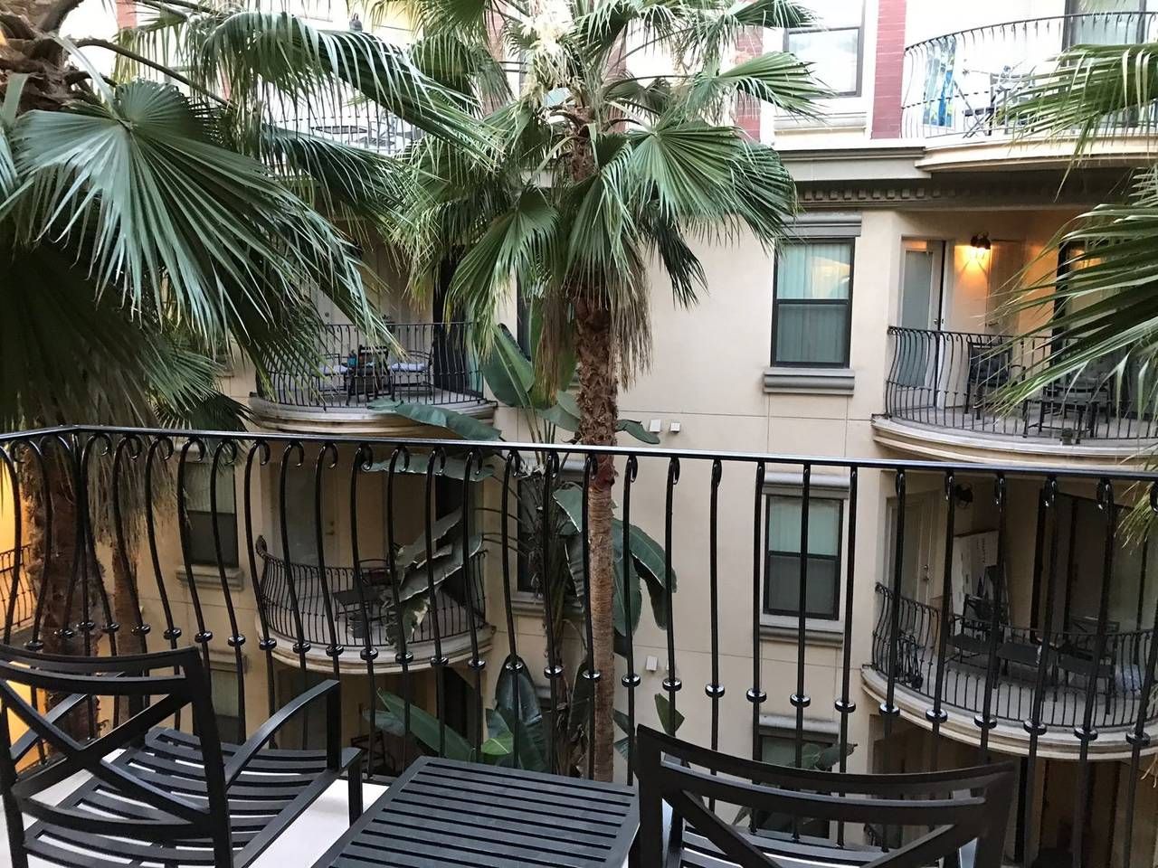 Luxury Resort Style Apartment DTLA (Free Parking)