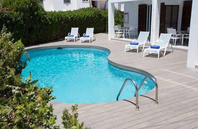 Ferrera Beach Suites & Apartments