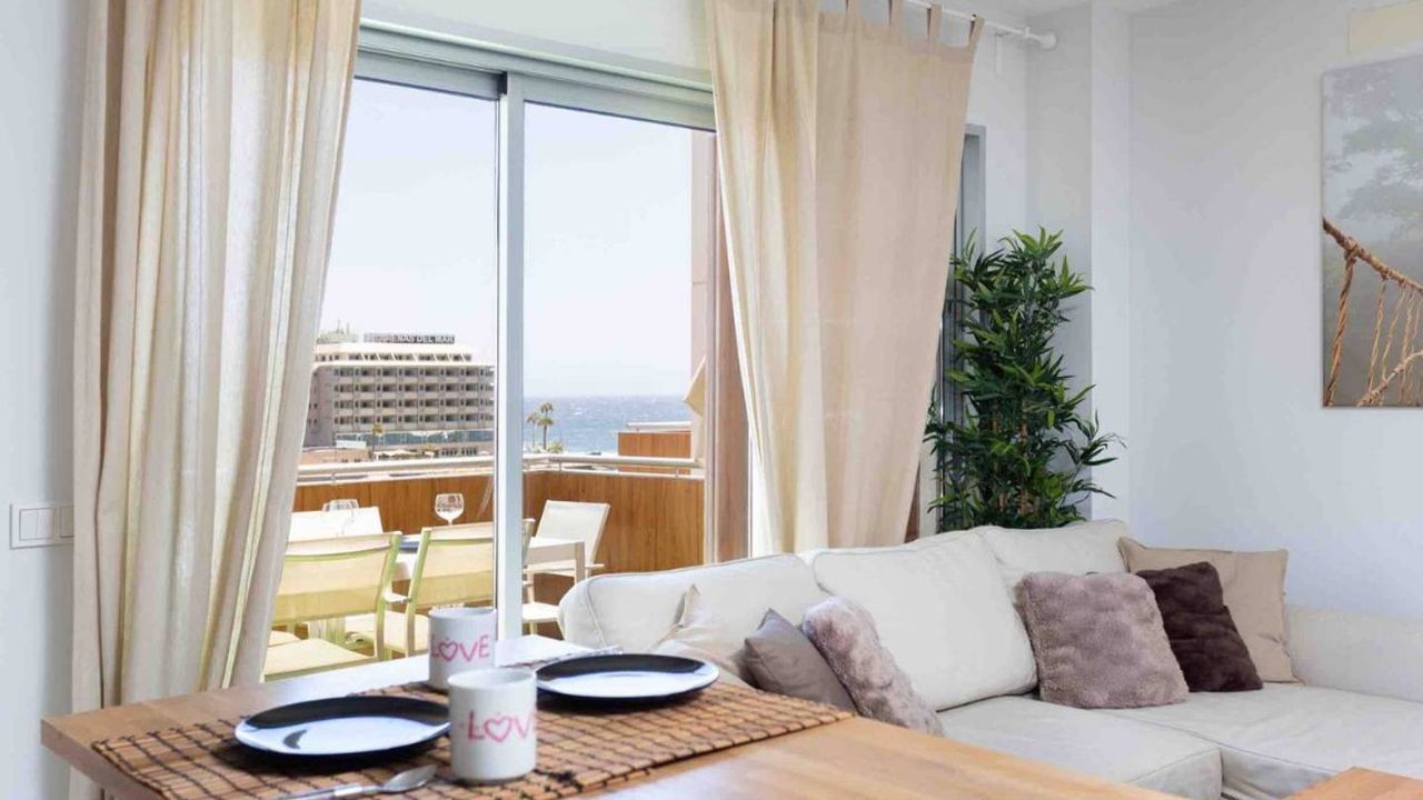 Sea View Apartment in El Médano with private parking space