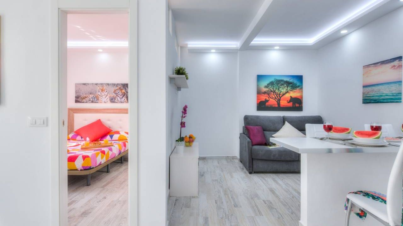 C108 Bright accommodations