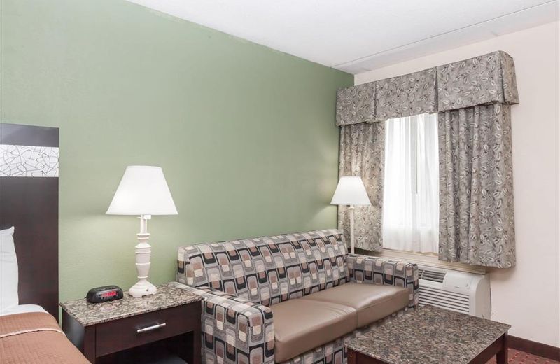 Howard Johnson by Wyndham Newark Airport