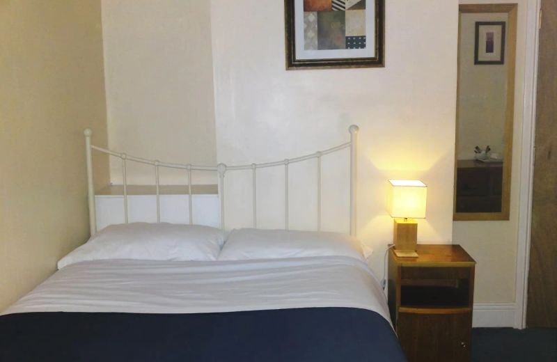 Crestwell House Bed & Breakfast