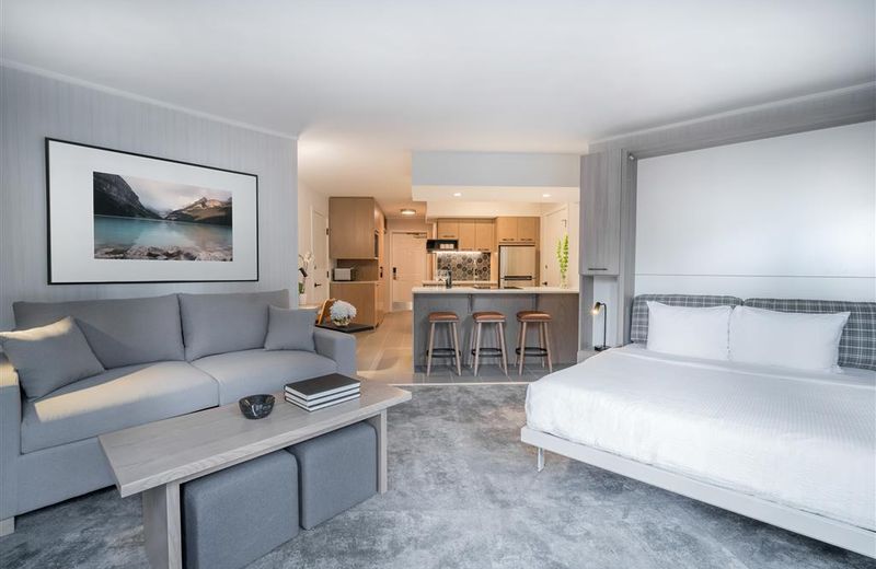 Lake Louise Inn