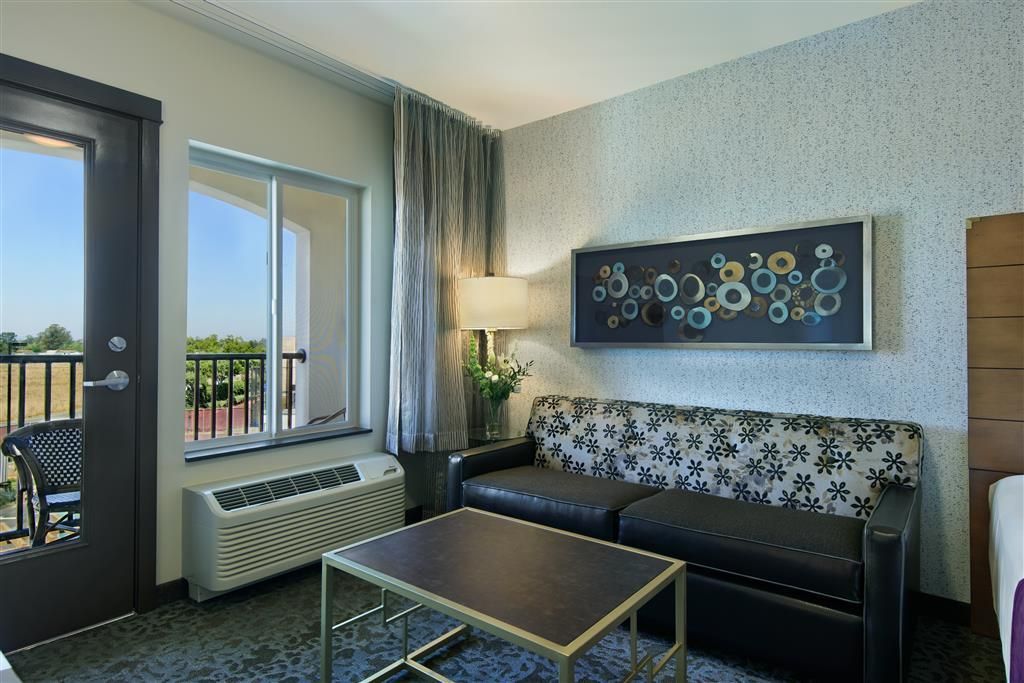 Oxford Suites Sonoma County