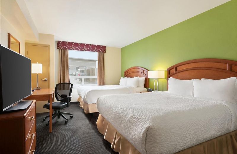 Days Inn & Suites by Wyndham Thompson