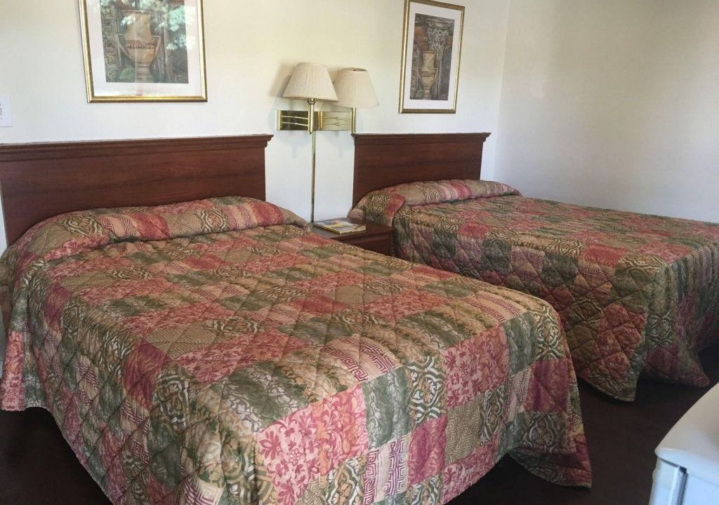 Red Carpet Inn & Suites New Milford