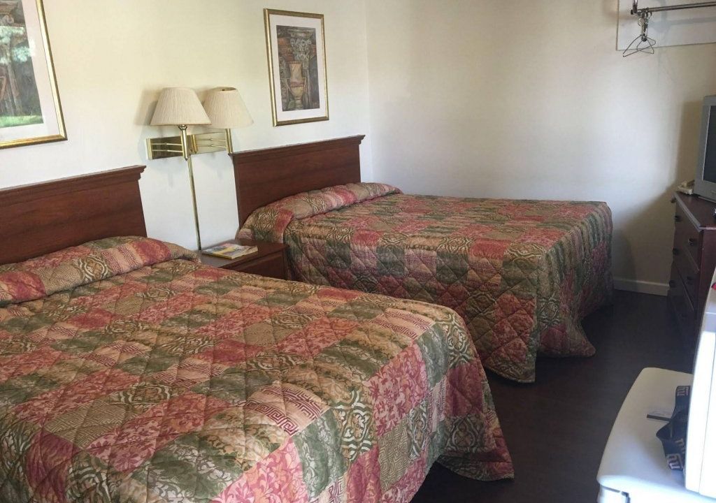 Red Carpet Inn & Suites New Milford