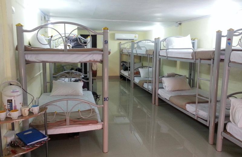 PARADISE DORM ROOM