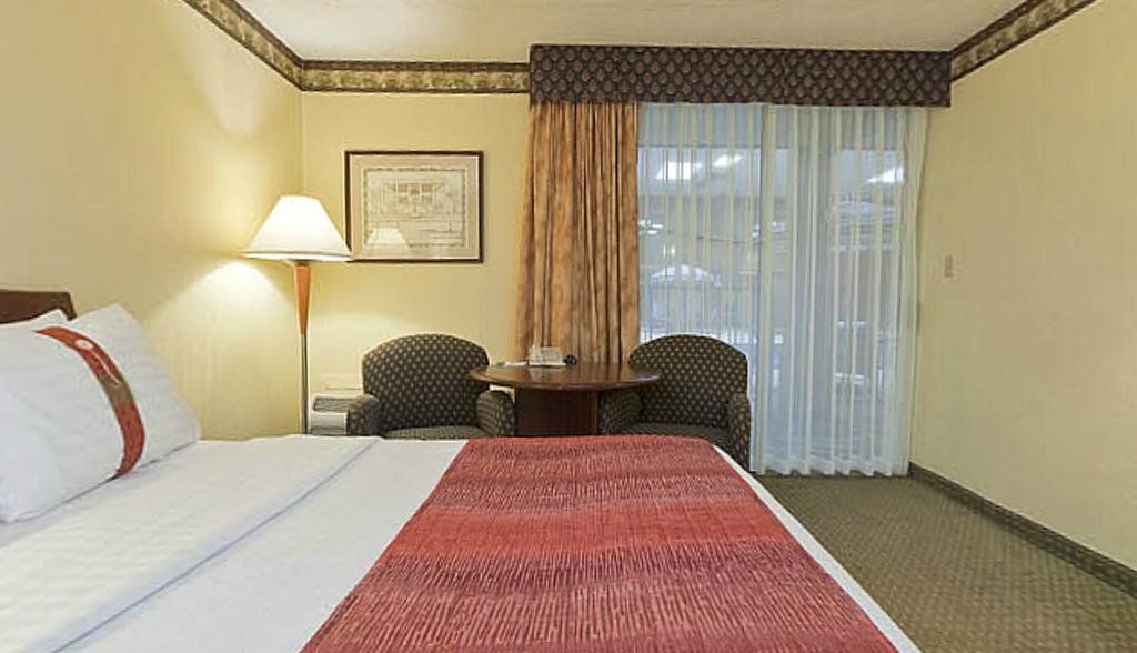 Holiday Inn Fairmont, an IHG Hotel