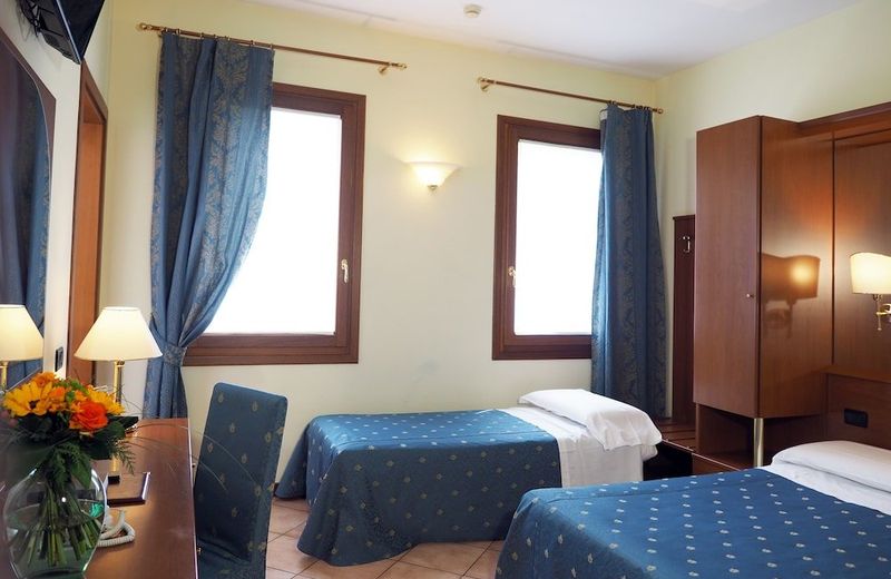 Hotel Cris