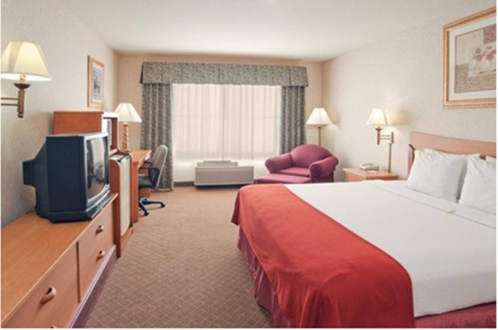 Holiday Inn Express & Suites Tracy, an IHG Hotel