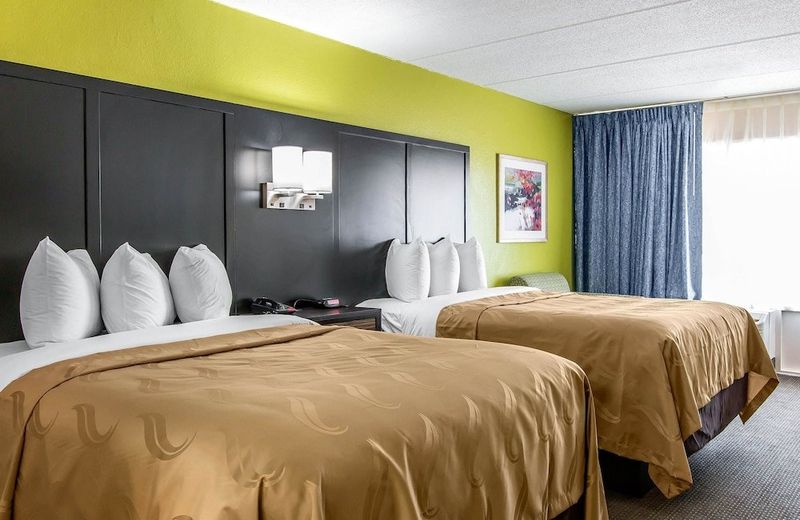 Quality Inn Hinesville - Fort Stewart Area, Kitchenette Rooms - Pool - Guest Laundry