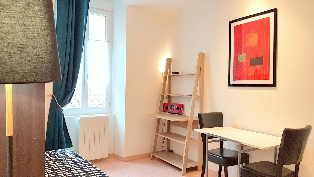 Studio de 20 m² en Appartement avec 0 salle(s) de bains privée(s) à Digne-Les-Bains