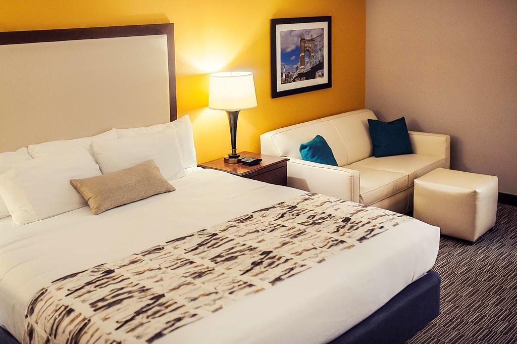 Holiday Inn Express & Suites Cincinnati Riverfront, an IHG Hotel