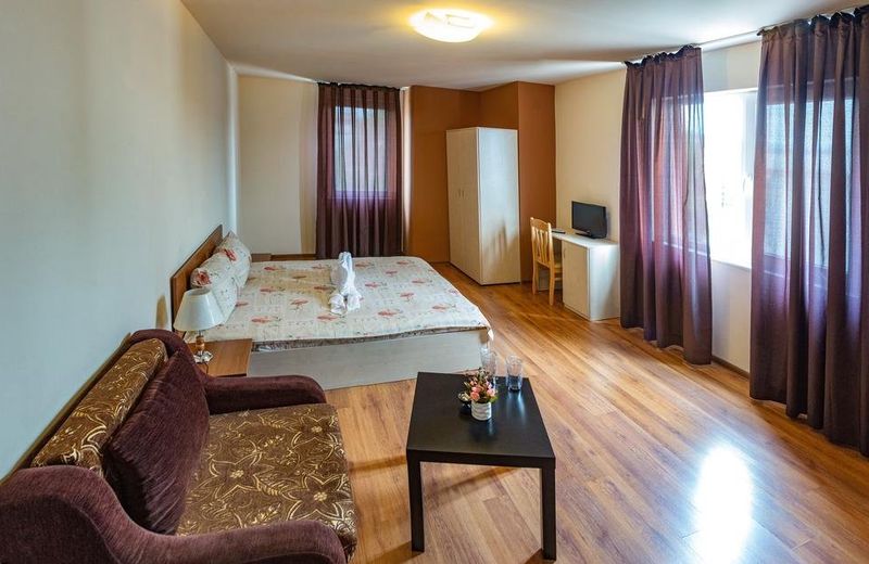 Hotel West