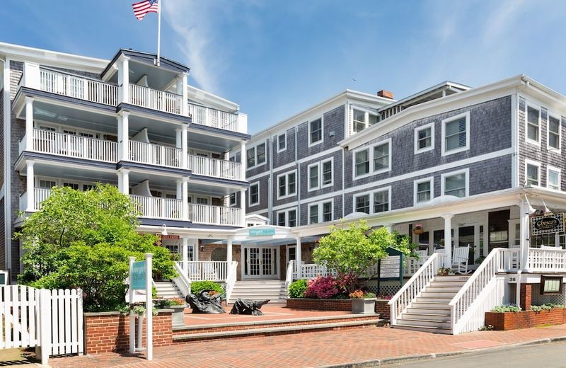 VINEYARD SQUARE AND SUITES