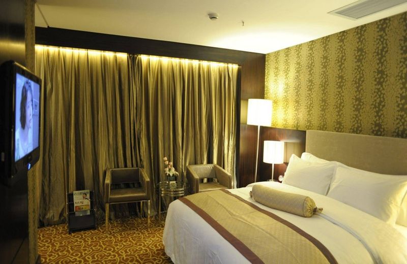 WUHAN JUNYI DYNASTY HOTEL