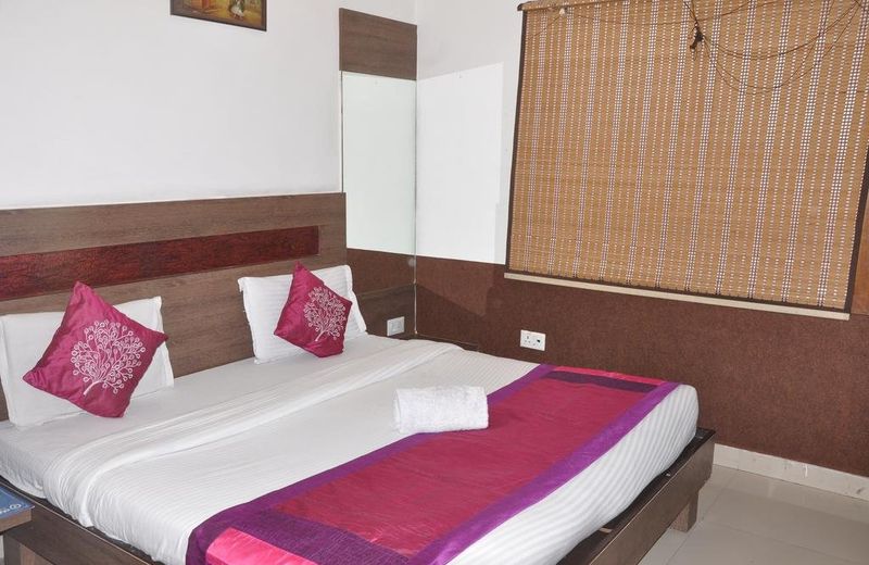 Hotel Paras