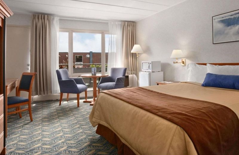 Travelodge by Wyndham Niagara Falls At the Falls