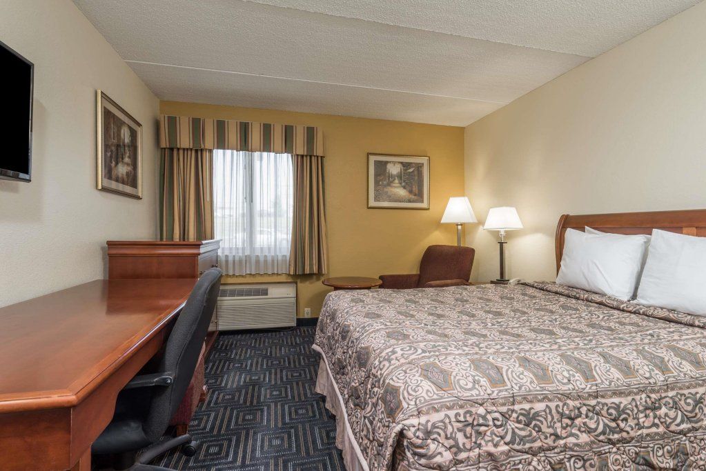 Days Inn by Wyndham Mounds View Twin Cities North