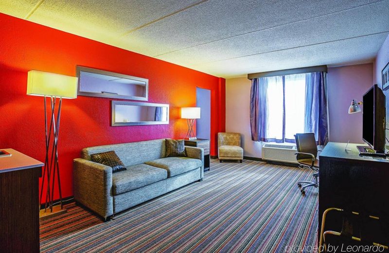 RUNNEMEDE INN & SUITES