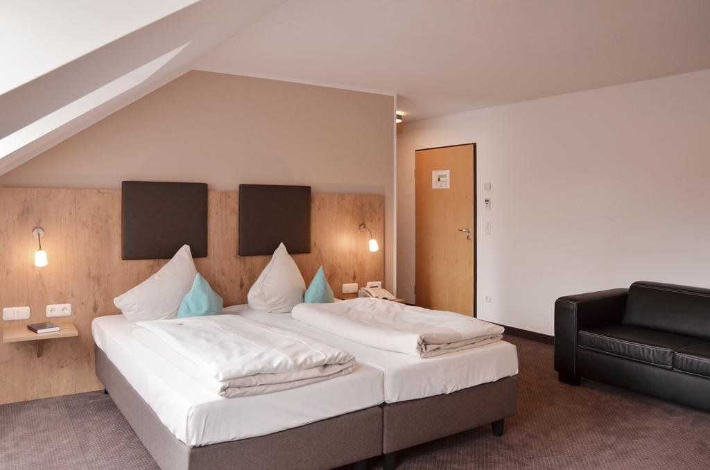 Hotel am Hachinger Bach by Blattl