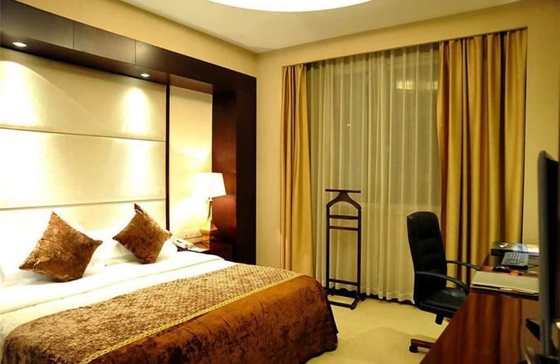 Yian Hotel