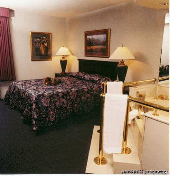 Lees Inn And Suites Muncie