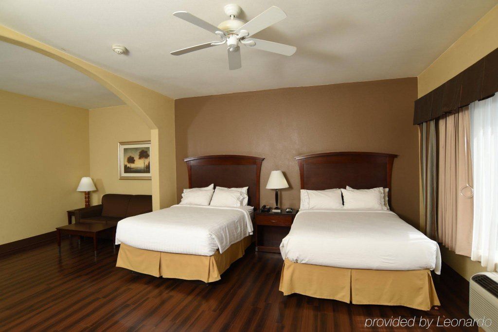 Holiday Inn Express Seguin, an IHG Hotel