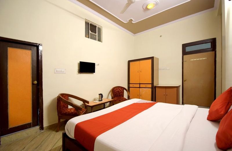 OYO 23499 Hotel Sky Inn