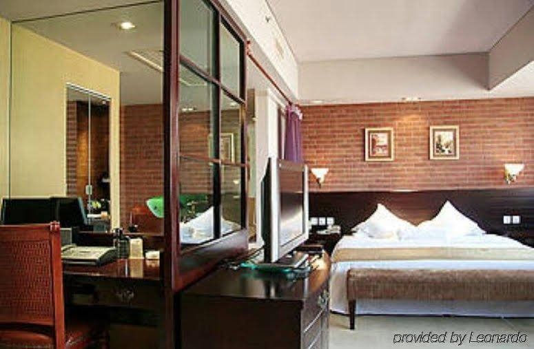 Victory Hotel